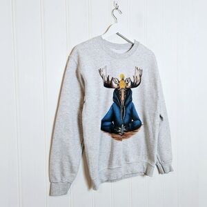 Curbside Sweatshirt S Moose & Mug Mandy Heck Graphic Wildlife Gray Multicolor